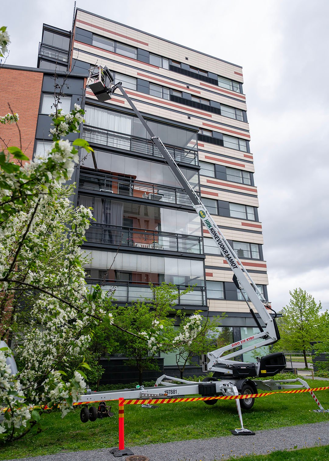 Dino_210XTBII_01_s