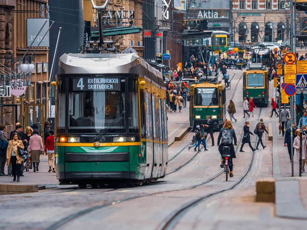 Dinolift_DINOblog_Helsinki_tram_Tapio-Haaja_Unsplash