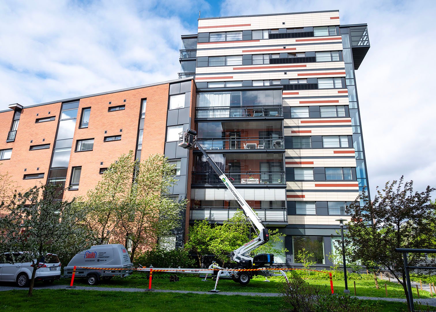Quiet Power for Urban Maintenance: DINO 210XTB